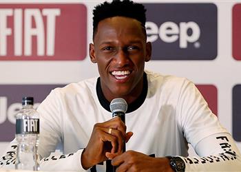 ياري مينا يعلق على إمكانية رحيله عن برشلونة