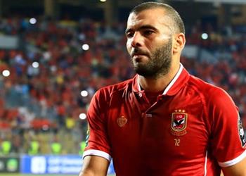 كيف علق نجوم الكرة المصرية على اعتزال عماد متعب