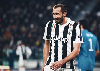 كيليني يثير التكهنات حول بونوتشي ويكشف رأيه عن رونالدو