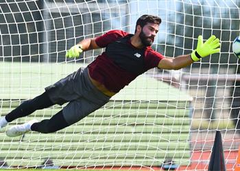 كلوب أليسون سيشارك مع ليفربول أمام نابولي