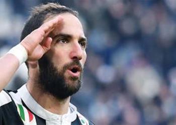 هيجواين يخضع للفحص الطبي مع فريقه الجديد