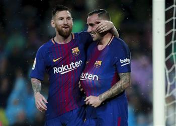 مهاجم برشلونة يقترب من البريميرليج