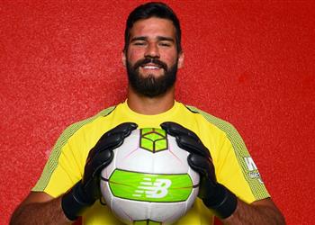 أليسون يحرس ليفربول الليلة أمام نابولي