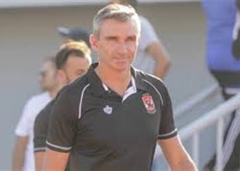 3 تغييرات محتملة في تشكيل الأهلي أمام المصري وكارتيرون يدرس مكافأة المجتهد