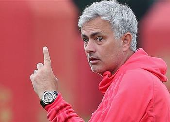 مورينيو يفتح النار على إدارة اليونايتد ليفربول اشتروا كل شيء