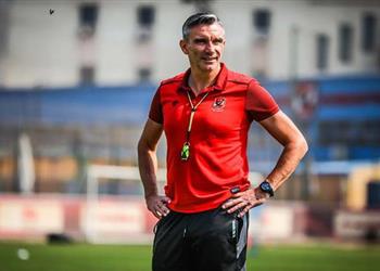 كارتيرون يستبعد صانع ألعاب الأهلي من مباراة المصري