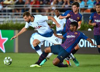 مدافع برشلونة يتجه إلى إنجلترا