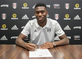 رسميا مدافع مانشستر يونايتد ينتقل إلى فولهام