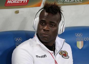 بالوتيلي اللعب لنابولي اسأل دي لورينتيس