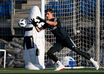 ريال مدريد يضع شرط جزائي خرافي في عقد كورتوا