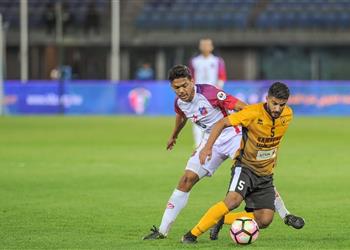 نقل لاعب القادسية الكويتي للمستشفى بعد الالتحام مع طارق حامد