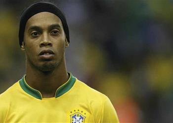 رونالدينيو بيراميدز ظهر بشكل عظيم وسعيد بالبرازيليين