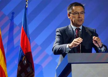 رئيس برشلونة ينذر الأندية الأوروبية ويوضح دور إنييستا بعد الاعتزال