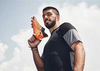 سواريز يوقع عقد ا بقيمة مليون باوند سنوي ا