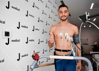 تصريحات دي تشيليو متحمس للعب مع يوفنتوس كبير إيطاليا وأوروبا