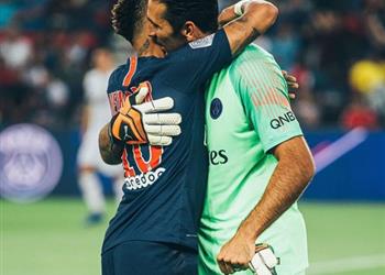 توخيل يضع حد ا لأزمة كافاني ونيمار ويوضح موقف بوفون