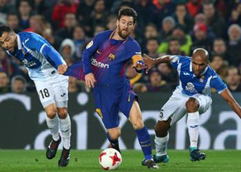 عودة الليجا برشلونة يبدأ مهمة الدفاع عن لقبه بمواجهة ألافيس
