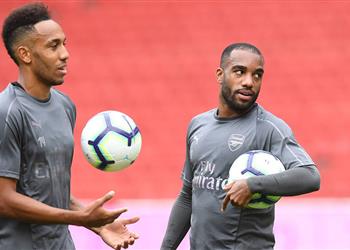 هل ي شارك أوباميانج ولاكازيت مع آرسنال ضد تشيلسي إيمري يجيب