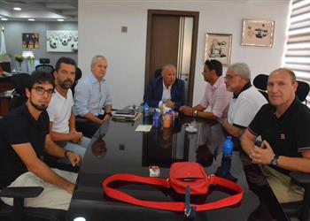 هاني أبو ريدة يجتمع مع الجهاز الفني لمنتخب مصر