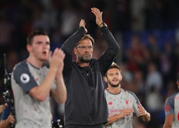 كلوب يشيد بثلاثي ليفربول بعد تخطي كريستال بالاس