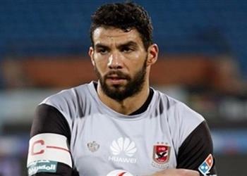 خاص محمد عبدالمنصف يسخر من إكرامي أثناء إجرائه عمليات الإحماء في مباراة الأهلي ودجلة