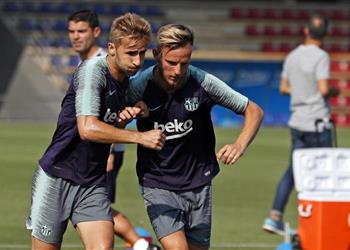 الكشف عن مدة غياب لاعب برشلونة بعد إصابته