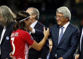 رئيس أتلتيكو مدريد يكشف إمكانية رحيل لويس إلى باريس سان جيرمان