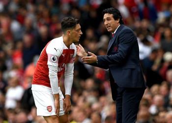 إيمري يدافع عن أوزيل ضد رئيس بايرن ميونيخ