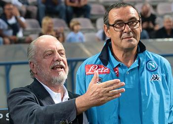 رئيس نابولي ينتقد ساري لم نفز معه بأي شيء