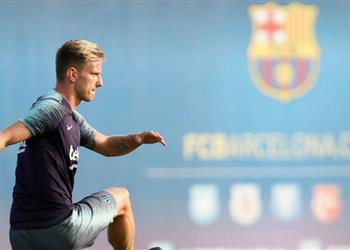 خمسة أسباب دفعت راكيتيتش للبقاء في برشلونة ورفض عرض باريس سان جيرمان