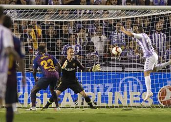 تقنية الفيديو تنقذ برشلونة من بدايات الليجا المتعثرة