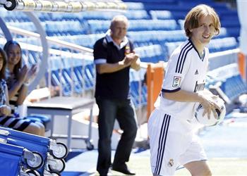 مودريتش يحتفل بذكرى انتقاله لريال مدريد ست سنوات مع الأفضل في العالم