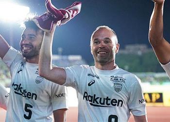 إنييستا يكشف توقعاته لبرشلونة بعد رحيله