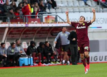 تقارير مدافع منتخب مصر يقترب من مزاملة نجم برشلونة