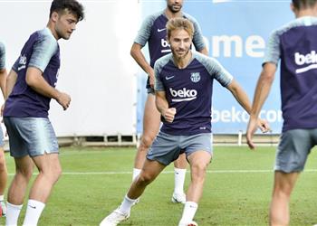 رسميا برشلونة يعلن بقاء هذا اللاعب