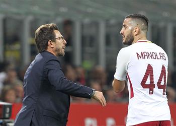 بالفيديو مانولاس يكسر يد مدرب روما دي فرانشيسكو