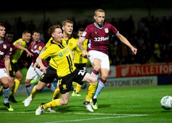 أحمد المحمدي يشارك في خروج أستون فيلا من كأس الرابطة