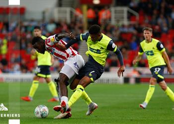 بدون رمضان صبحي هدرسفيلد يخرج من كأس الرابطة أمام ستوك سيتي