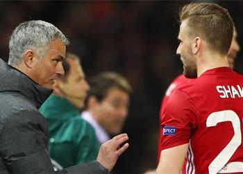 مانشستر يونايتد يستغل شاو لتحسين علاقة مورينيو مع ثنائي الفريق