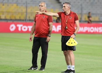 كارتيرون يتسلم تقرير الغائبين عن مباراة الأهلي وكمبالا