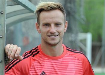 راكيتيتش يحذر صفقات برشلونة الجديدة ويكشف عن أهداف الموسم