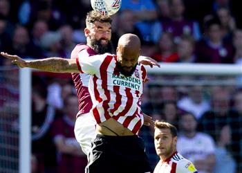 أستون فيلا يسقط برباعية أمام شيفيلد بمشاركة أحمد المحمدي