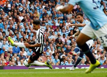فيديو ووكر يخطف الفوز لمانشستر سيتي من نيوكاسل بالدوري الإنجليزي