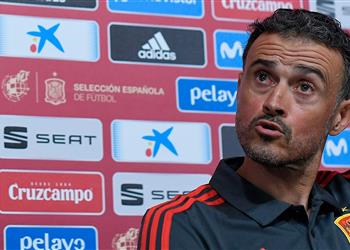 كيف استقبلت جماهير ريال مدريد مدرب إسبانيا في البرنابيو إنريكي يرد