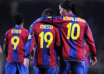 رونالدينيو الفضائيين فقط قادرين على هزيمتي أنا وميسي