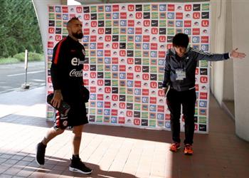 اتصالات مستمرة بين برشلونة وتشيلي بسبب فيدال