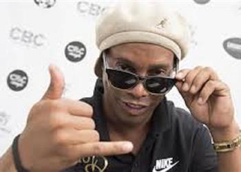 رونالدينيو يتحدث عن مميزات مالكوم وأرثر ميليو وفينيسيوس