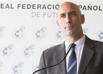 رئيس الاتحاد الإسباني ي هاجم تيباس بسبب اللعب في أمريكا