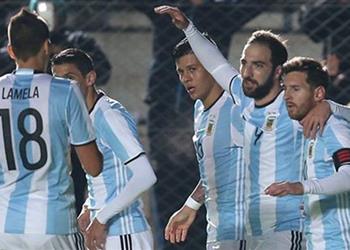 نجم الأرجنتين يدرس الاعتزال دولي ا