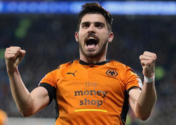 وولفرهامبتون يصدم قطبي مانشستر